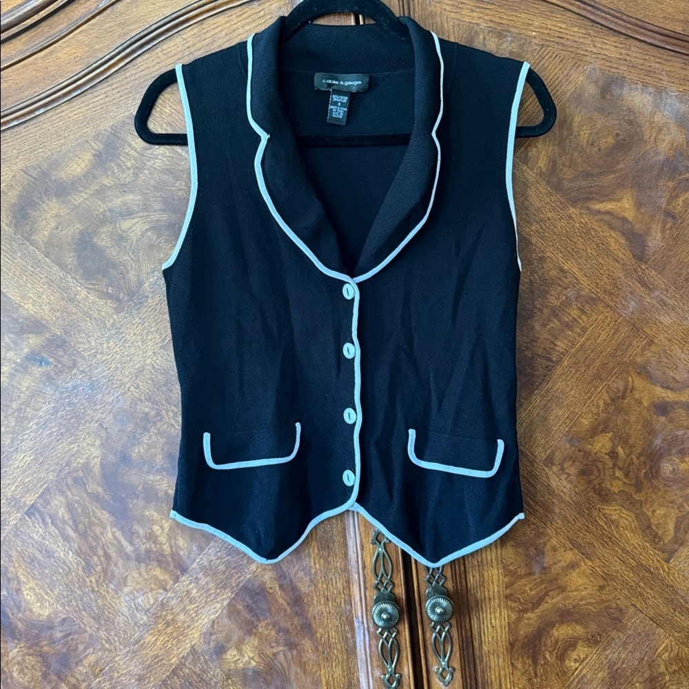 Cable & Gauge Black Knit White Piping Button Vest size Small